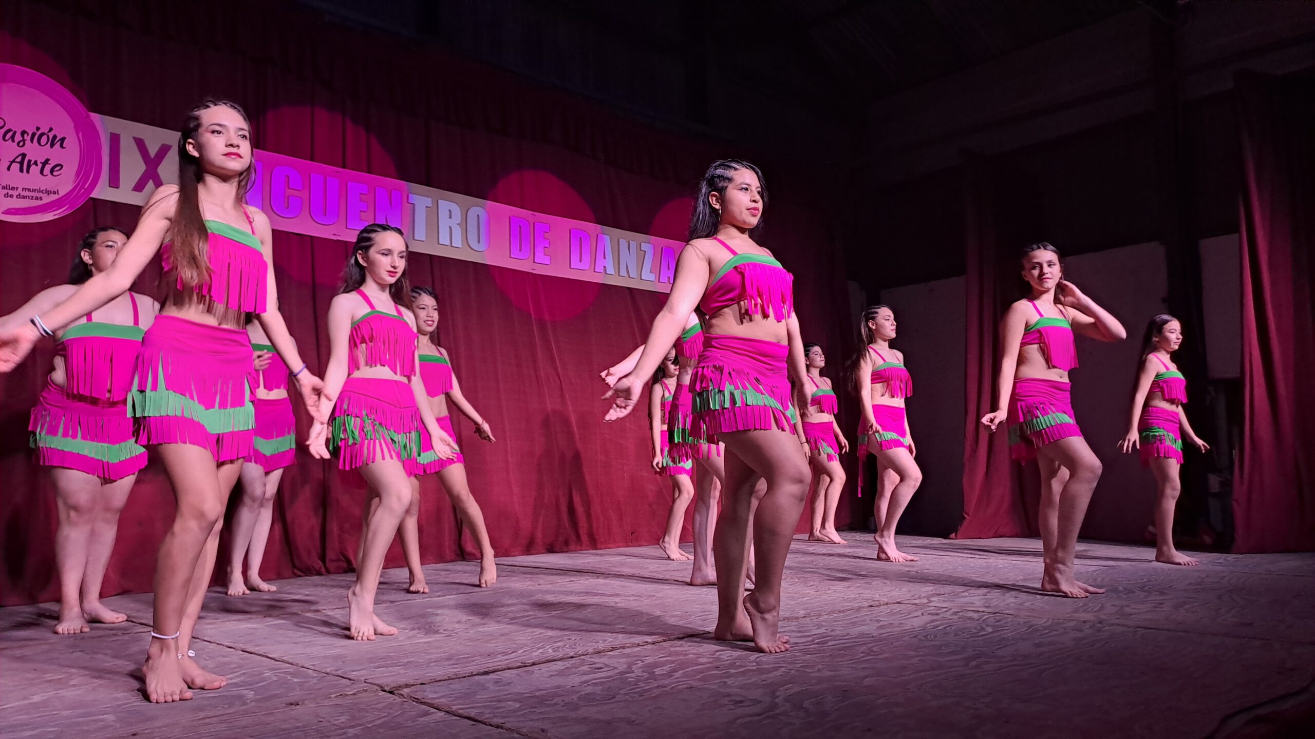 UNA GRAN NOCHE DE DANZAS EN PRONUNCIAMIENTO