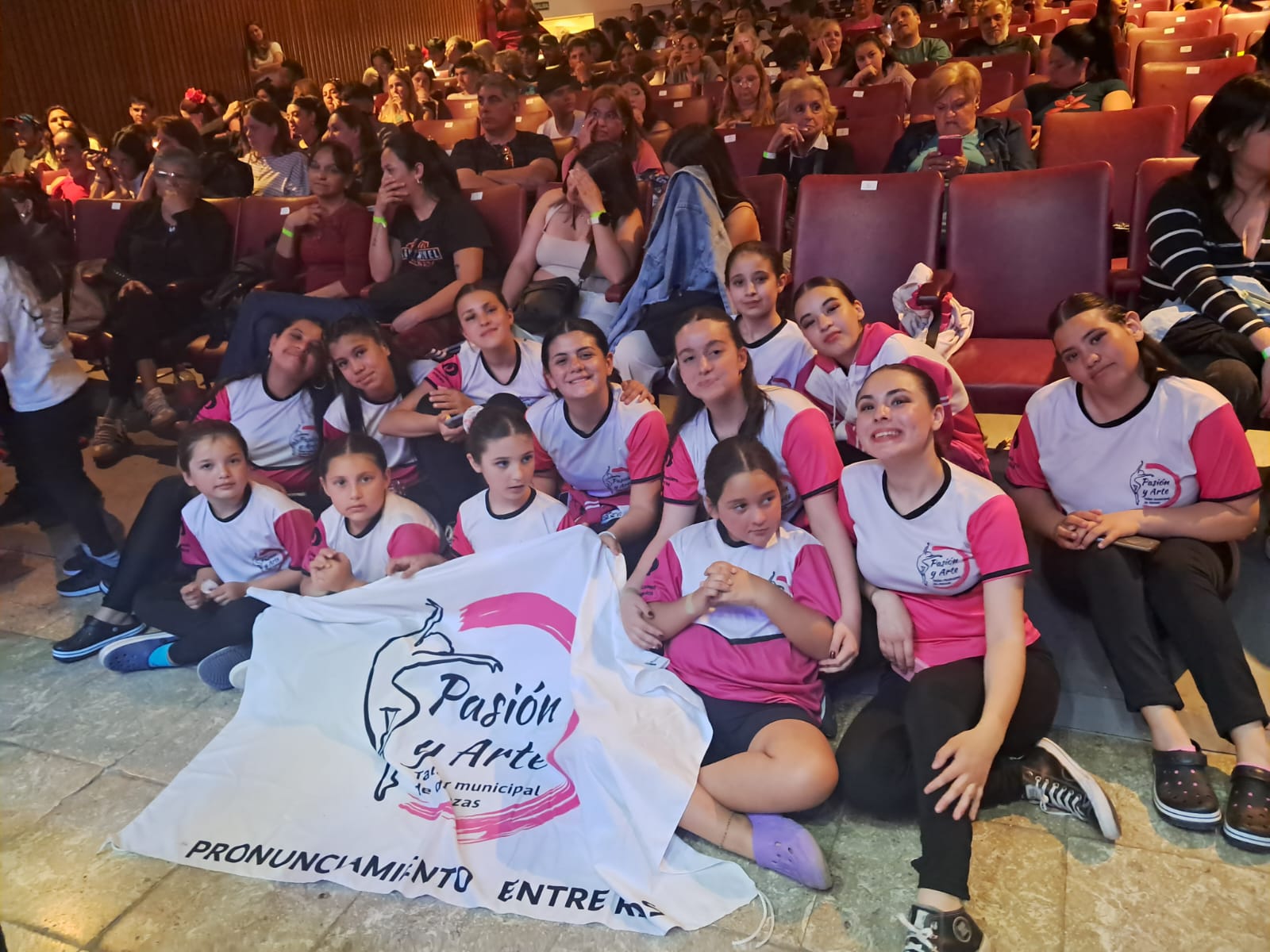 LAS CHICAS DE DANZAS BRILLARON EN CÓRDOBA