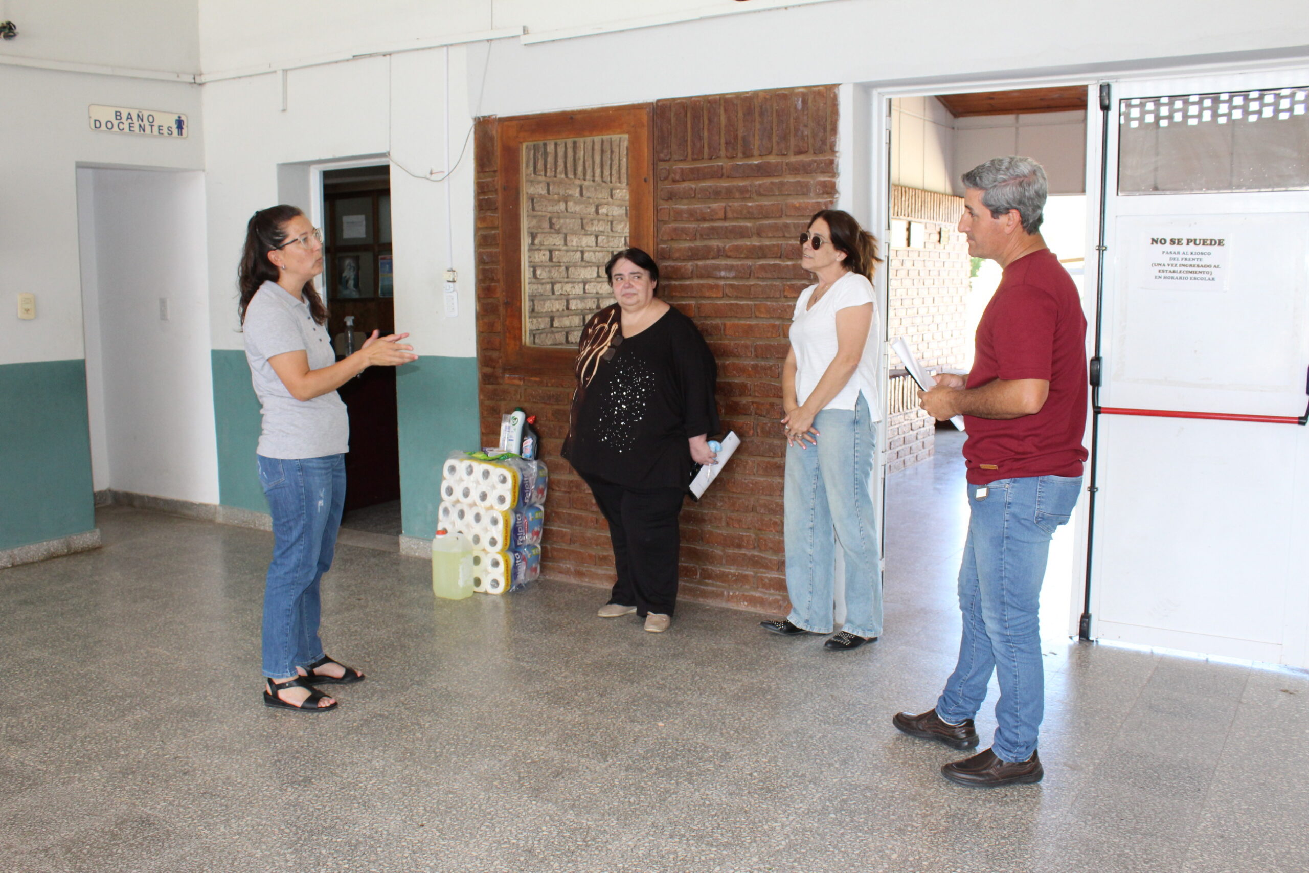 ENTREGA DE INSUMOS DE HIGIENE A LA ESCUELA SECUNDARIA N°6 FRATERNIDAD