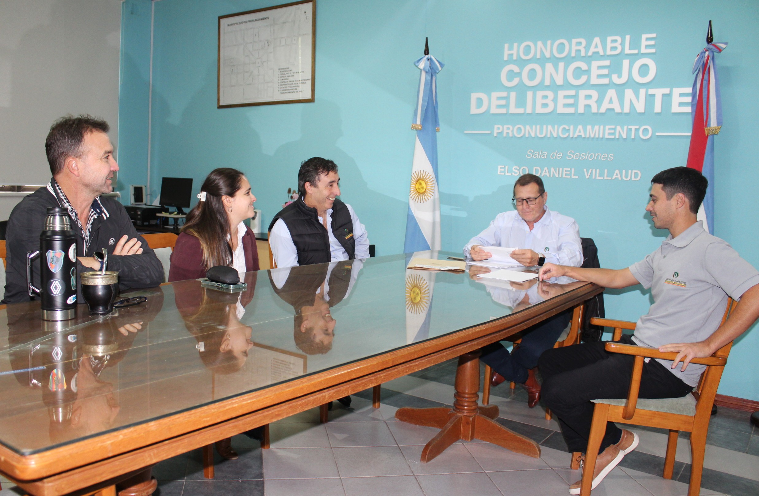 SE REALIZÓ LA APERTURA DE SOBRES DE UNA LICITACIÓN PÚBLICA PARA ADQUIRIR UN VEHÍCULO DE USO MUNICIPAL